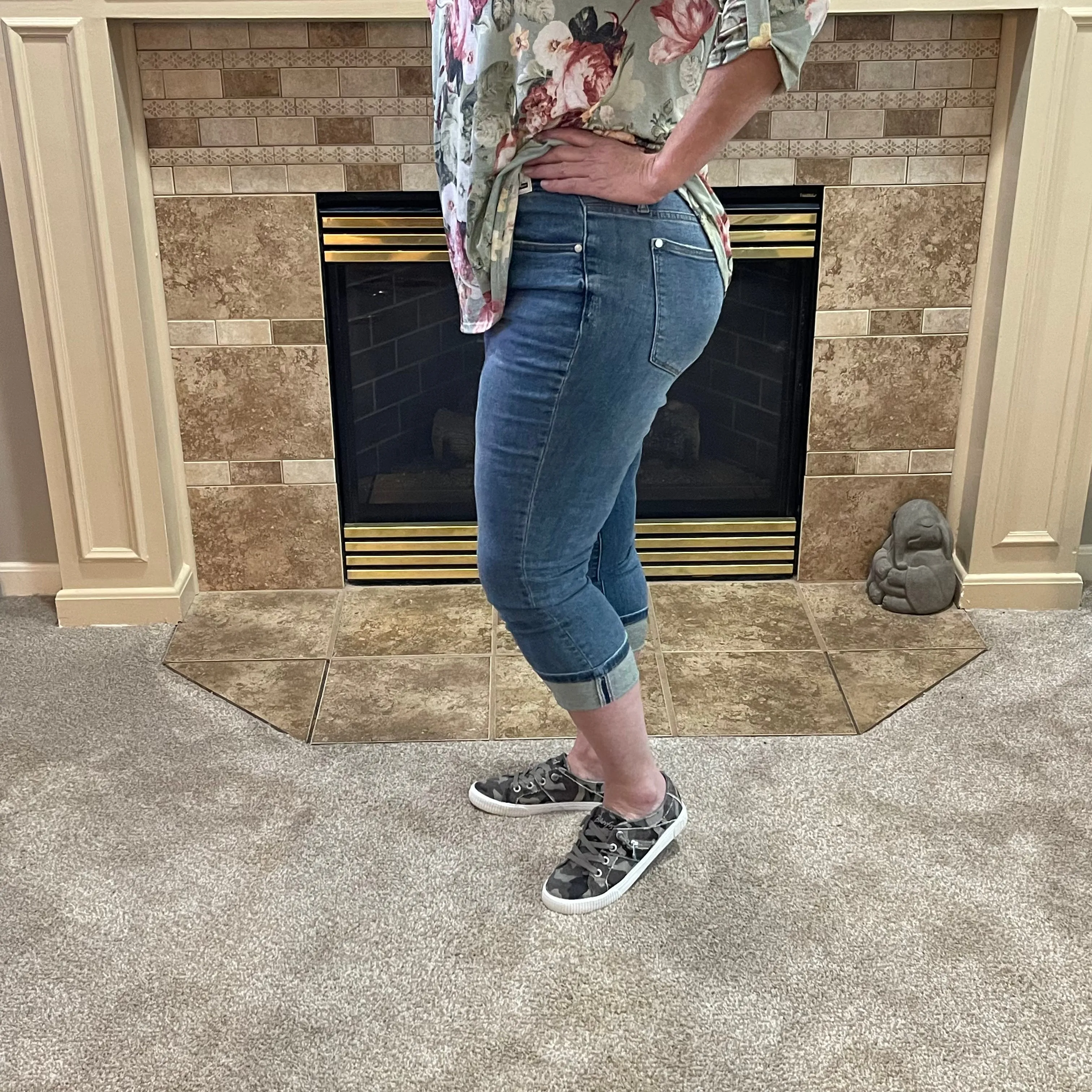 Judy Blue Mid-Rise Cuffed Capri
