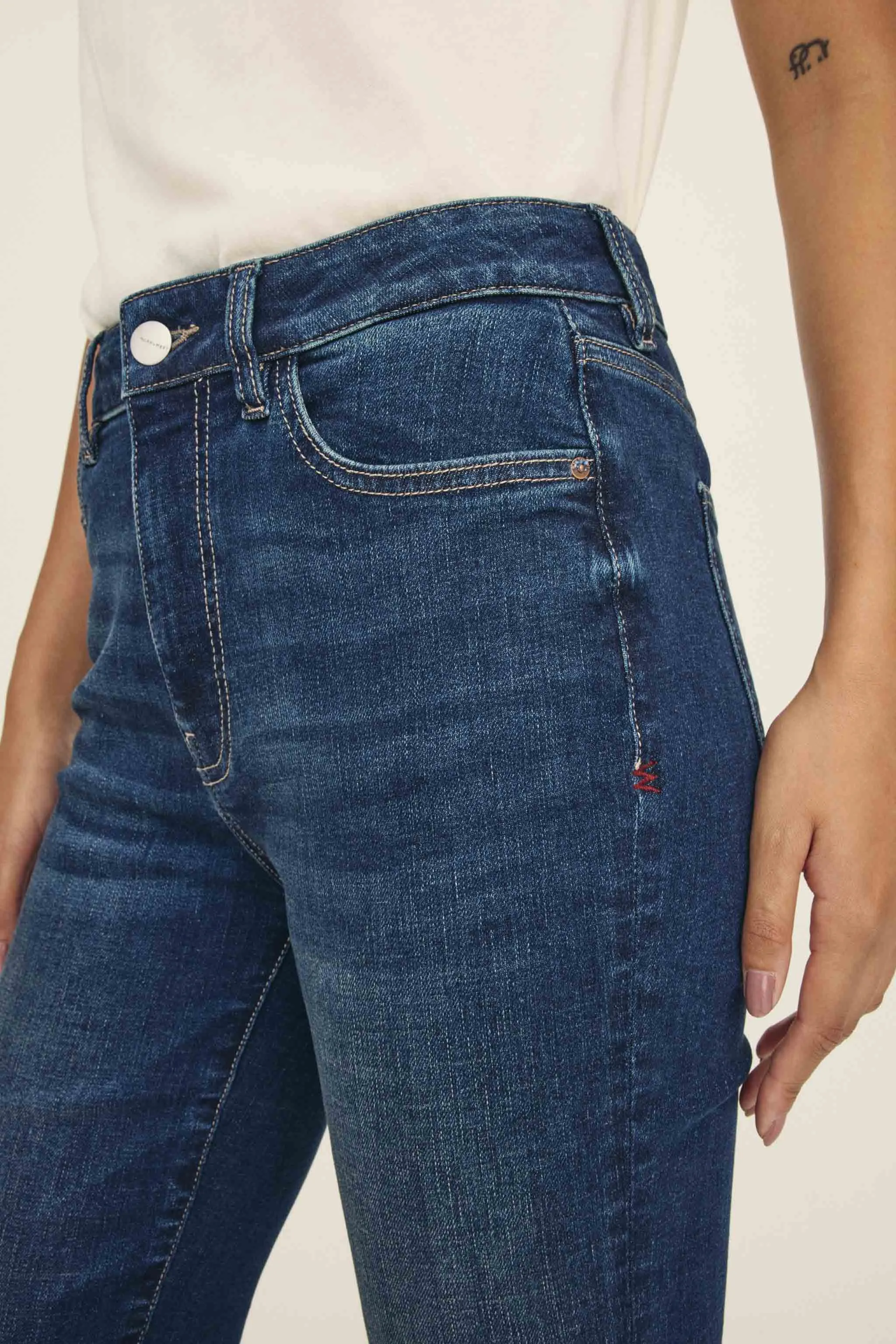 NAO STRETCH - HIGH RISE BOOTCUT JEANS  | VROOM