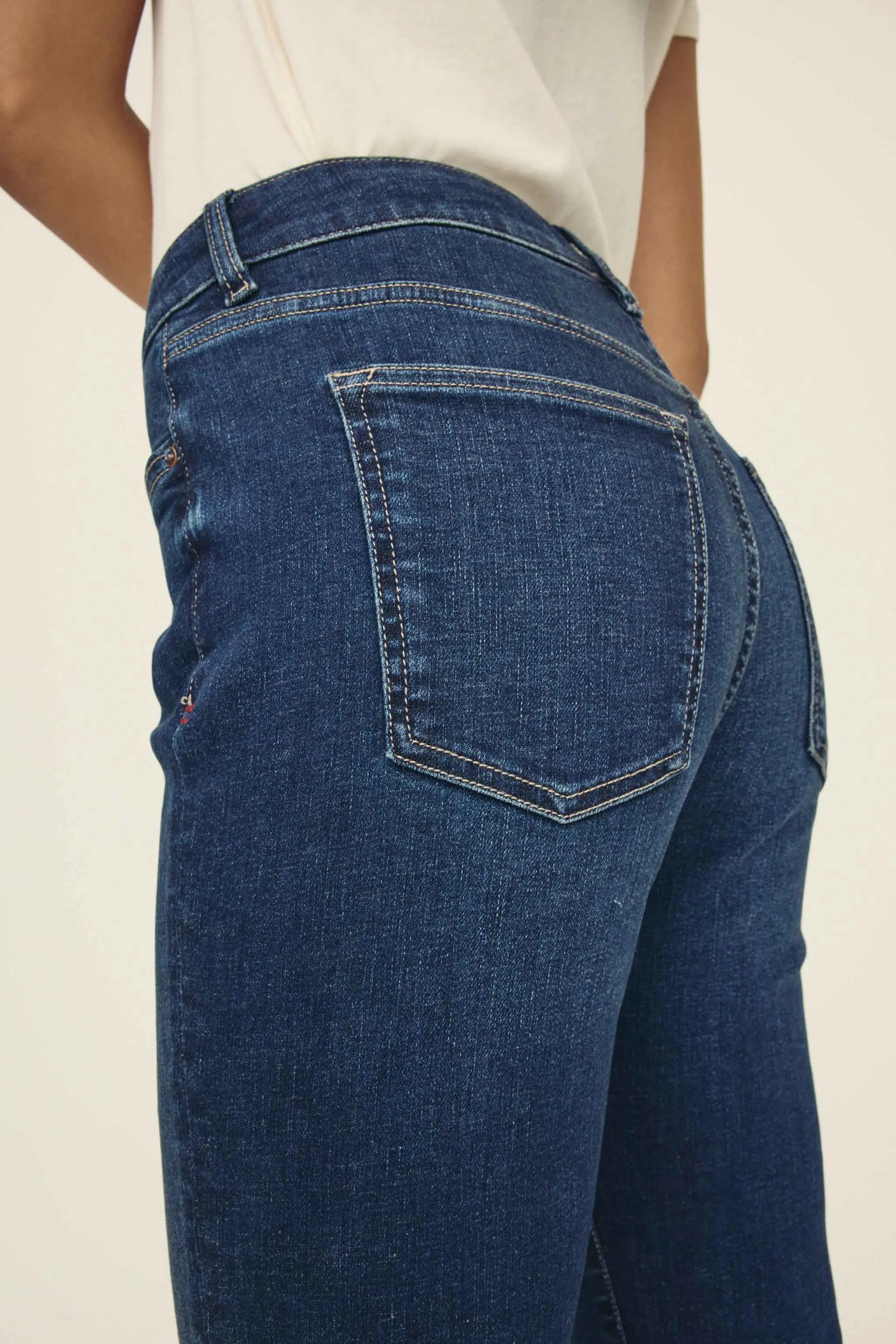 NAO STRETCH - HIGH RISE BOOTCUT JEANS  | VROOM