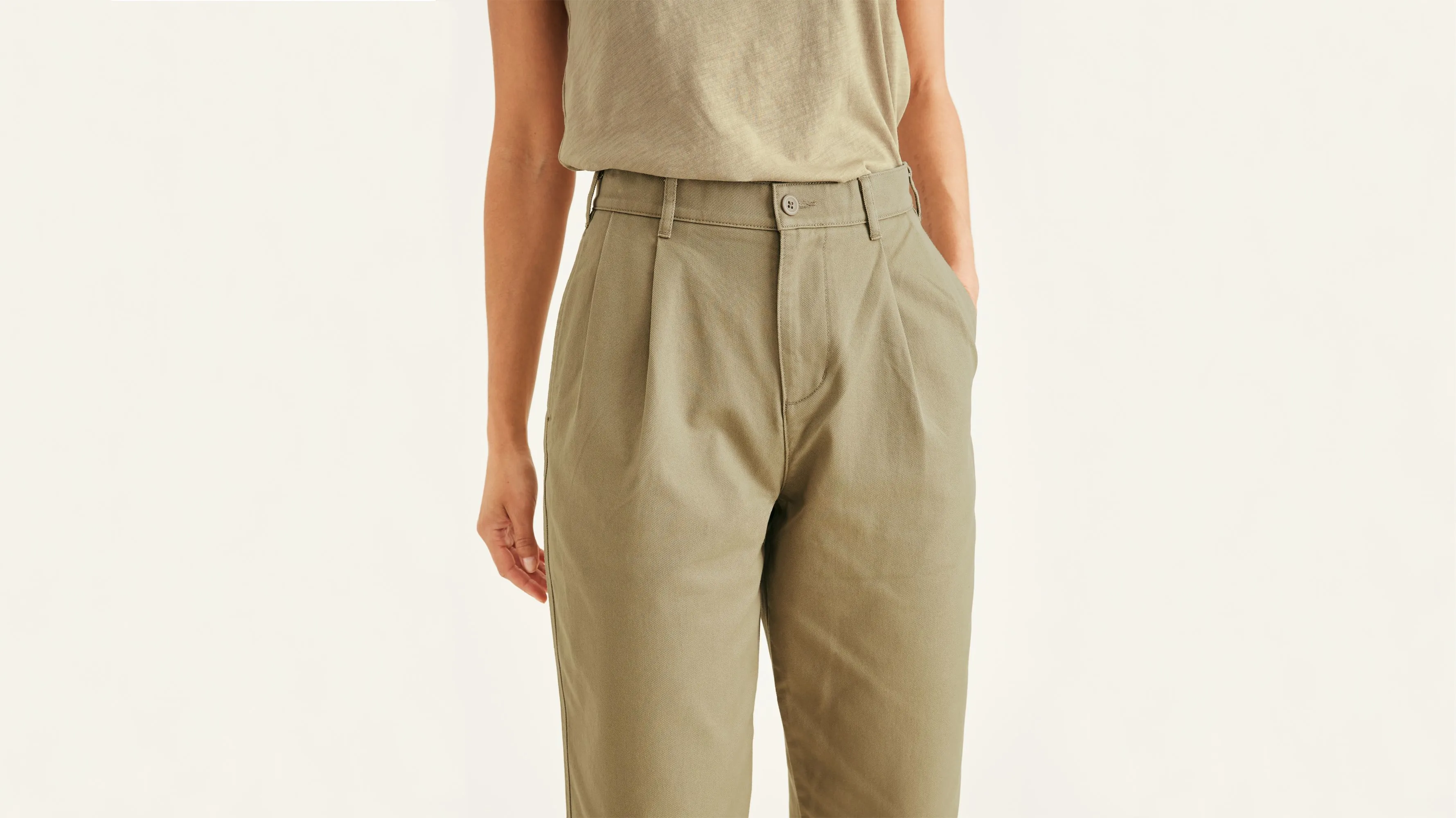 Original Khakis, Pleated, High Waisted Tapered Fit